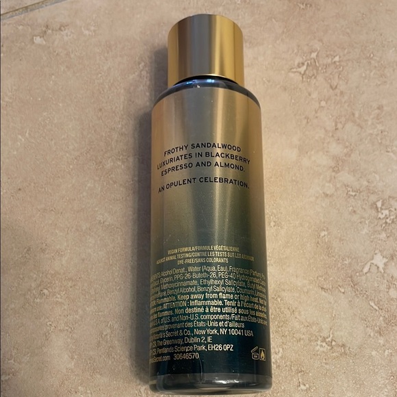 Victoria's Secret Santal Berry Silk Fragrance Mist Limited Edition - Picture 2 of 4